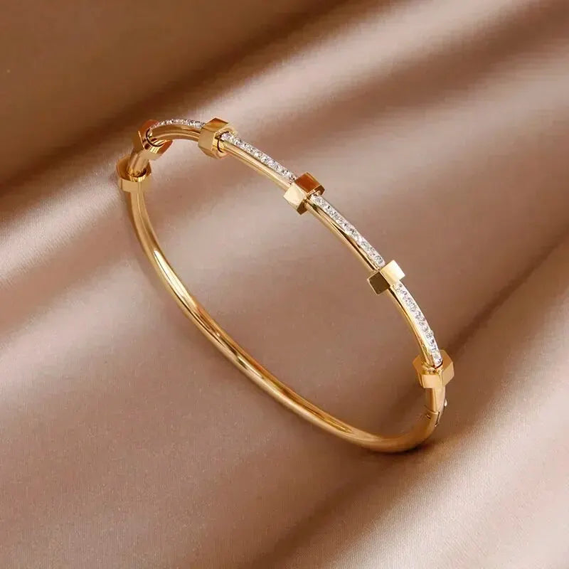 Classy Diamond Hex Bangle Armband