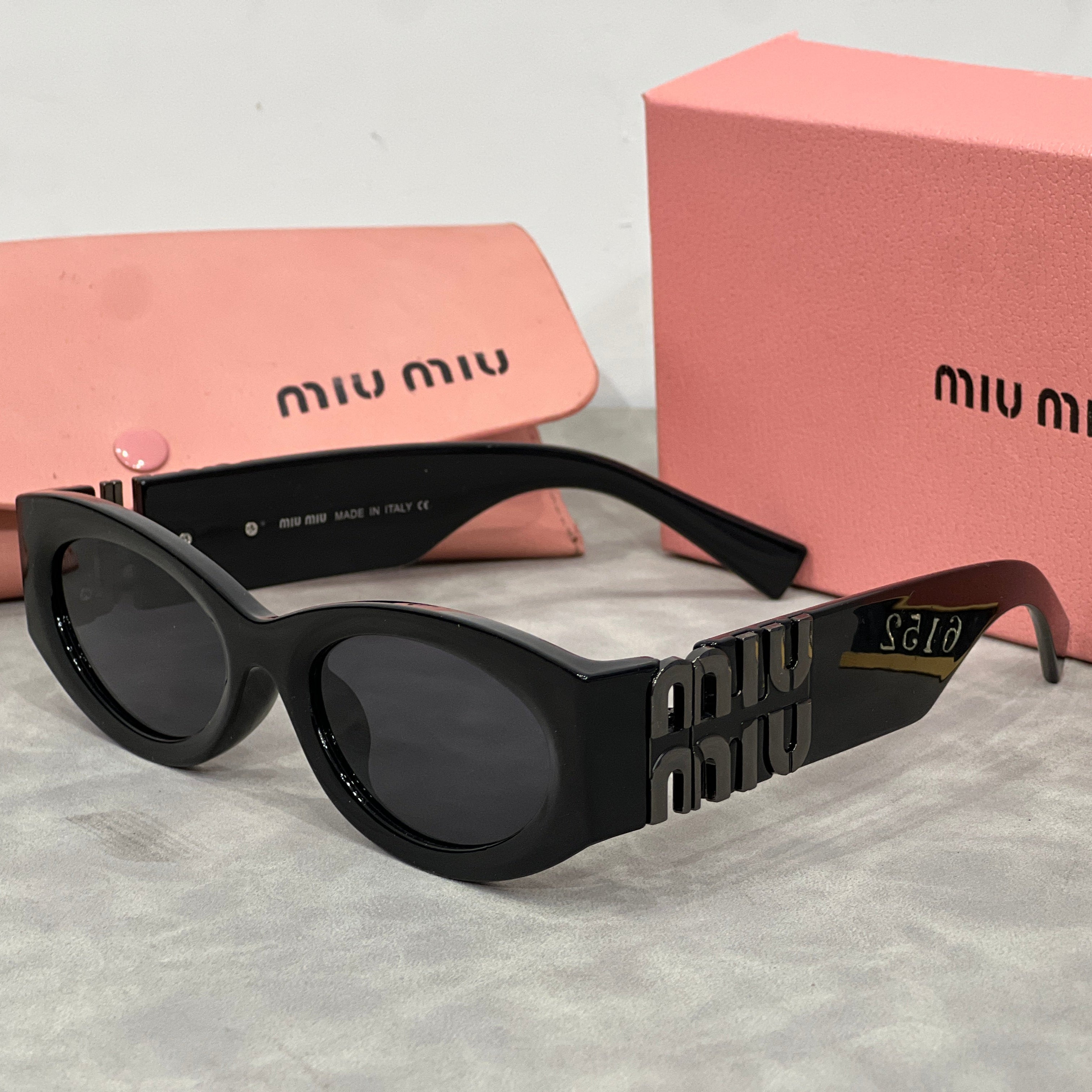 MM Cat-Eye-Sonnenbrille mit Logo