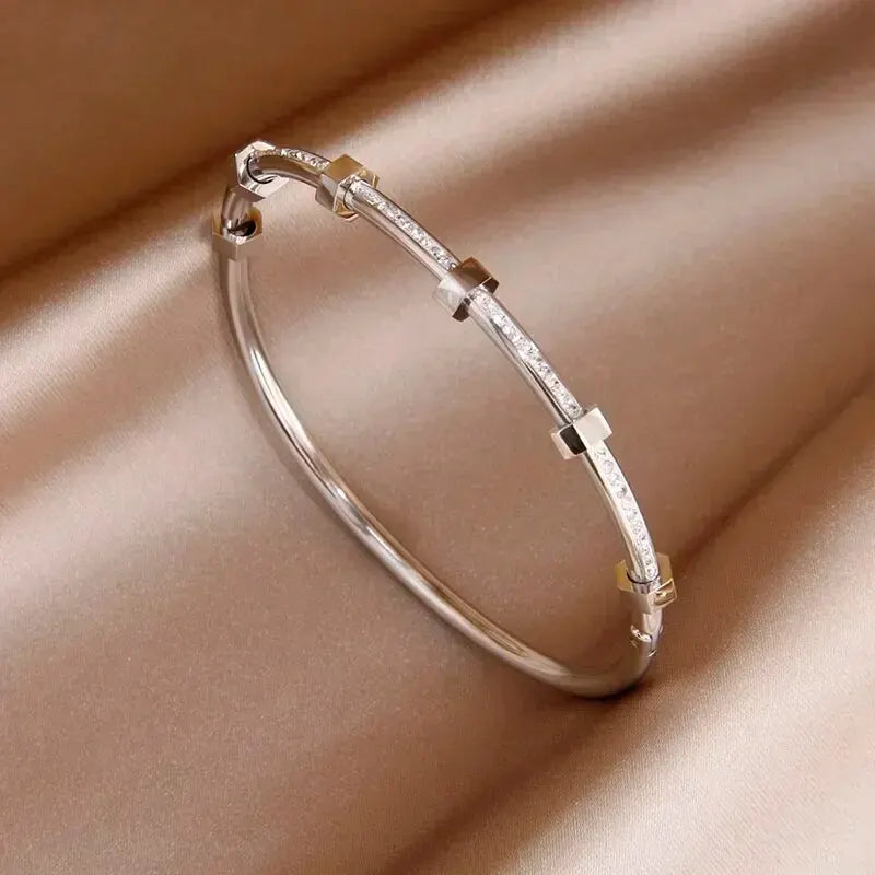 Classy Diamond Hex Bangle Armband