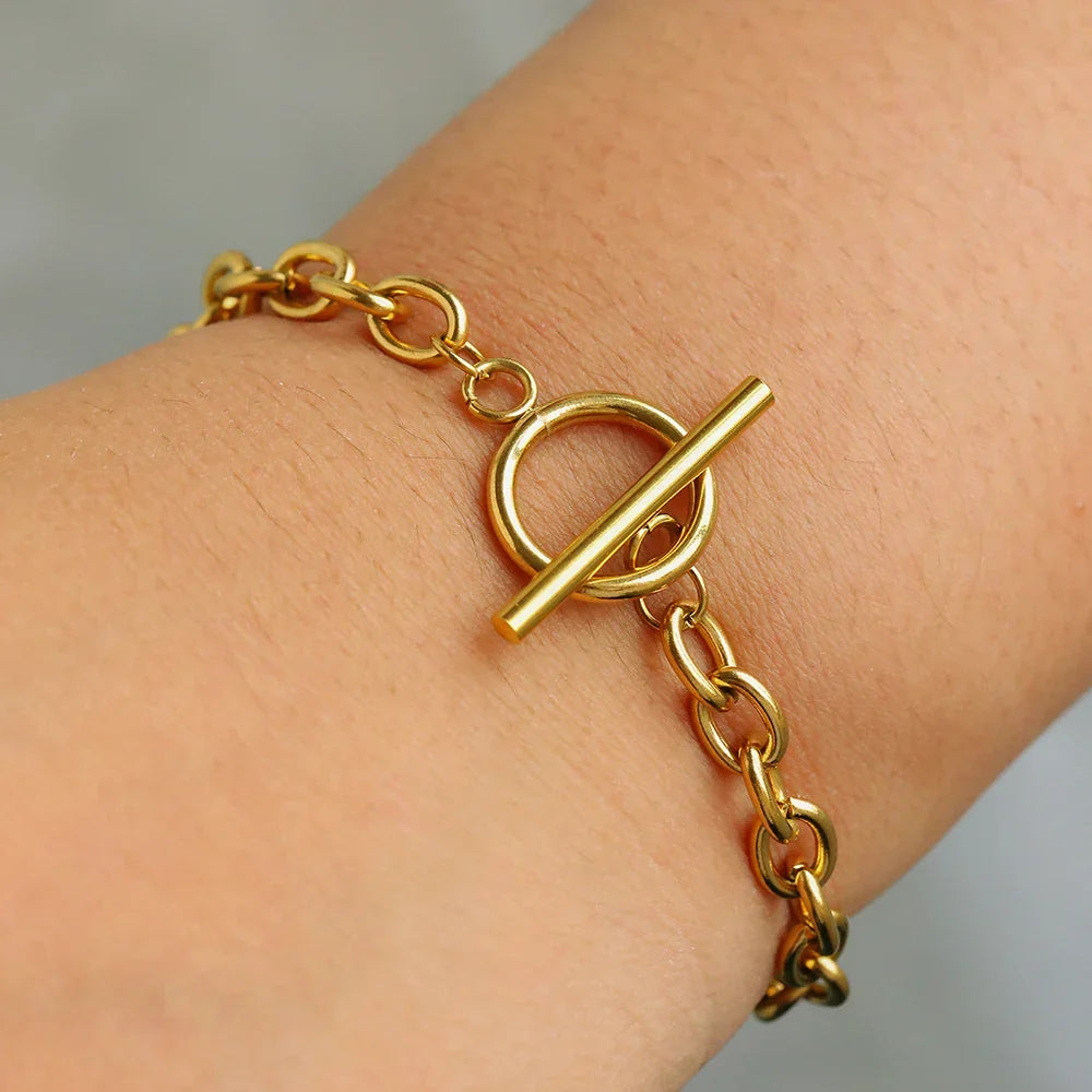 Classy Paperclip Circle Bar Clasp Bracelet